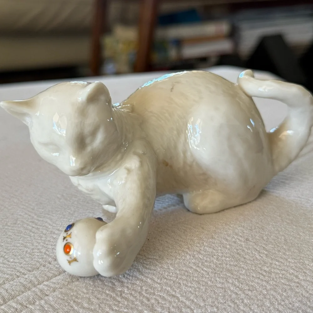 Lenox Ceramic Cat Figurine - White with jewel ball